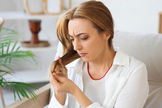 Jak si udržet hustší a zdravější vlasy i v období menopauzy - Novinky